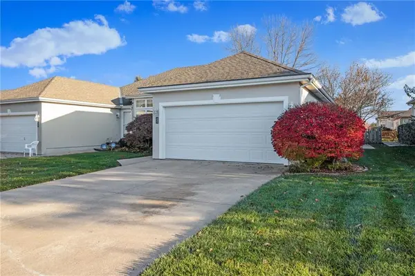 235 SW Chartwell DR, Lee's Summit, MO 64082