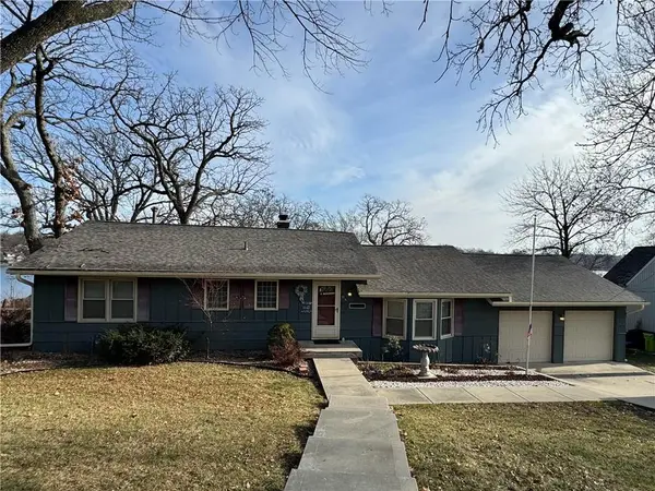 9 Anchor DR, Lake Tapawingo, MO 64015