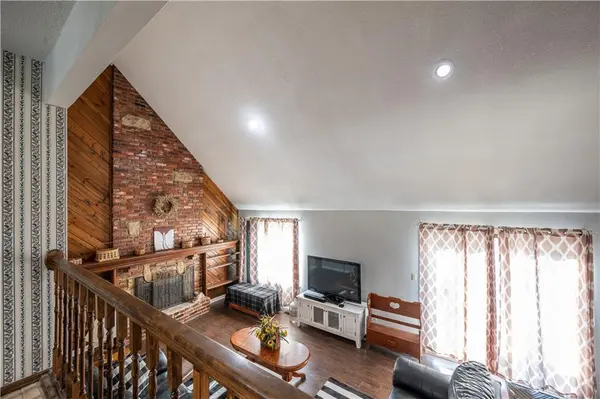 2805 E Castle DR, Independence, MO 64057