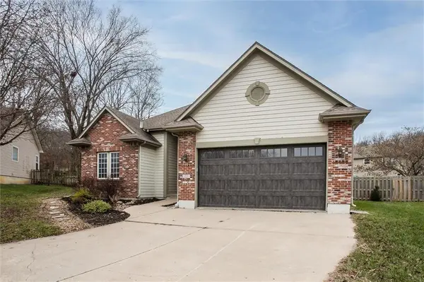 504 SW Oak Wood CT, Grain Valley, MO 64029