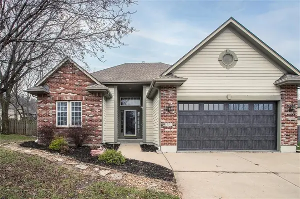 504 SW Oak Wood CT, Grain Valley, MO 64029