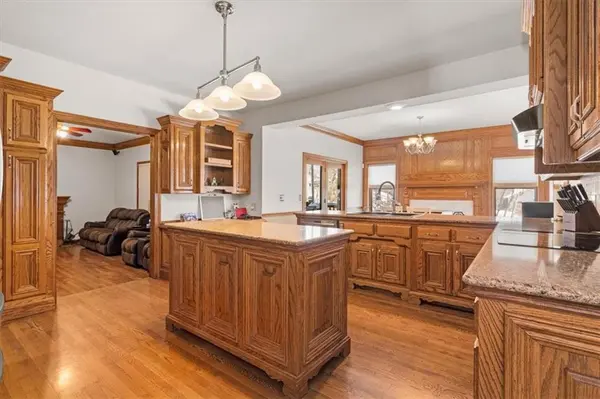 221 Camelot DR, Liberty, MO 64068