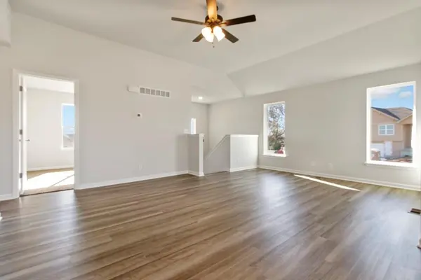 811 Shane CT, Belton, MO 64012