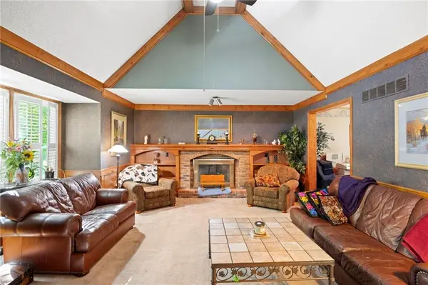 15804 W 150th ST, Olathe, KS 66062