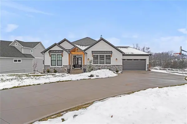 2 Seminole CIR, Lake Winnebago, MO 64034