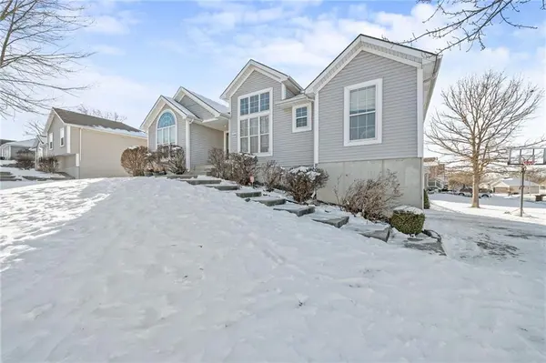 1529 NW 50th ST, Blue Springs, MO 64015