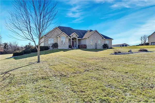 17931 Highview RD,  Tonganoxie,  KS 66086