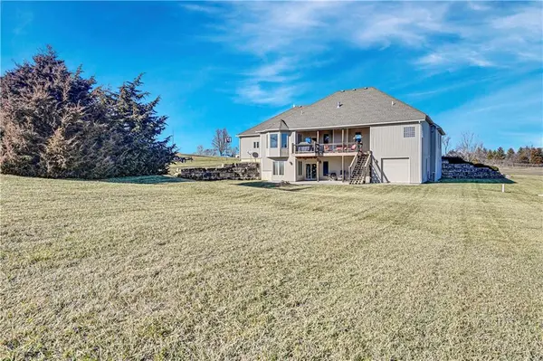 17931 Highview RD, Tonganoxie, KS 66086