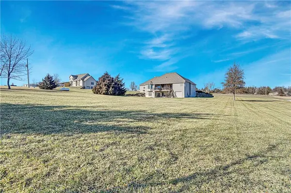 17931 Highview RD, Tonganoxie, KS 66086