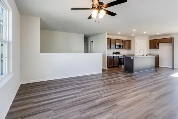 826 Shane CT, Belton, MO 64012