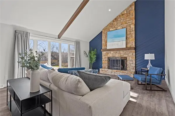 12624 W 76th ST, Lenexa, KS 66216
