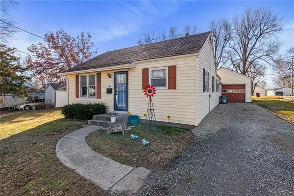 416 E 2nd ST, Cameron, MO 64429