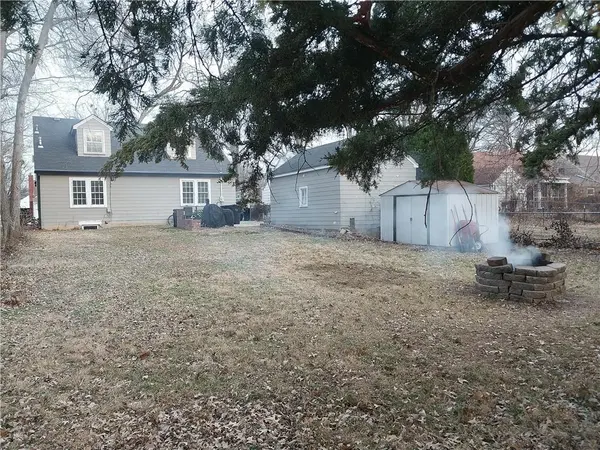 1931 SW Bowman CT, Topeka, KS 66604