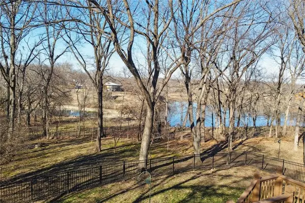 5924 N Liston CT, Kansas City, MO 64151