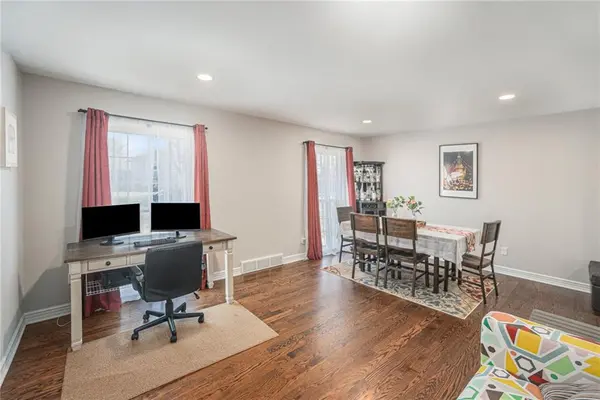 10011 Delmar LN, Overland Park, KS 66207