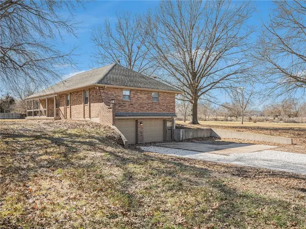 1000 Wesley AVE, Raymore, MO 64083