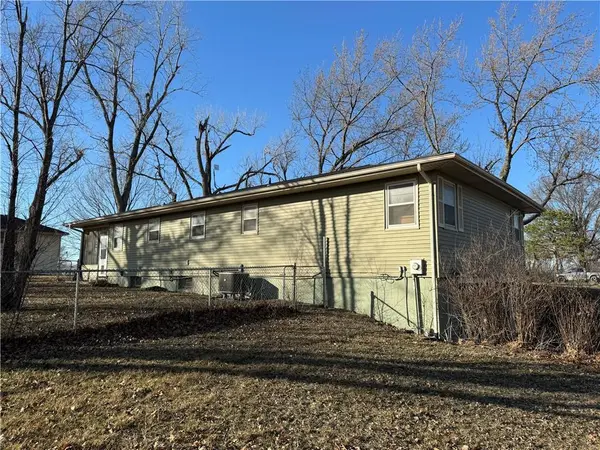 1276 NE 140th RD, Knob Noster, MO 65336