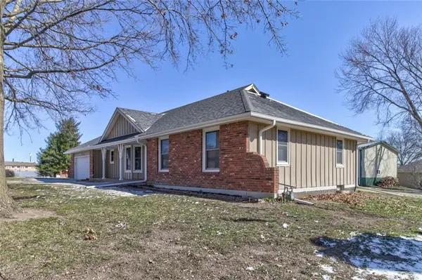 1306 DeKalb DR, Cameron, MO 64429