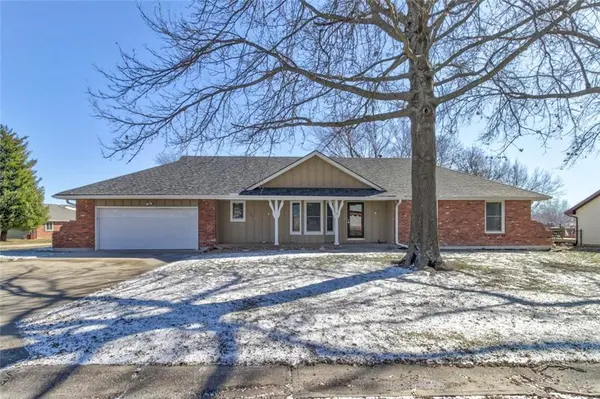 1306 DeKalb DR, Cameron, MO 64429