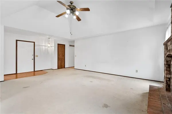 18990 Lawson LN, Spring Hill, KS 66083
