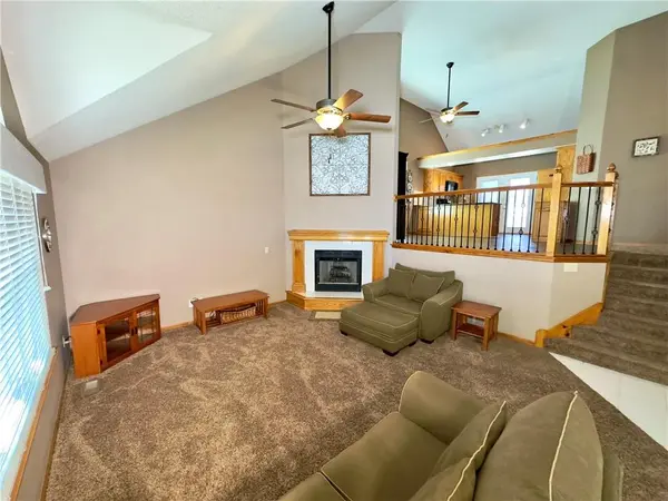 1308 NE Applewood ST, Lee's Summit, MO 64086