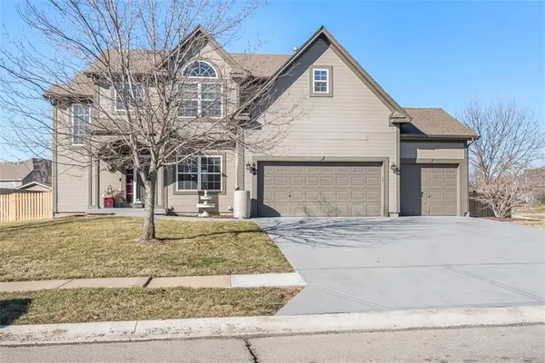 684 E Mockingbird ST, Gardner, KS 66030