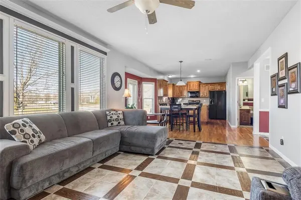 684 E Mockingbird ST, Gardner, KS 66030