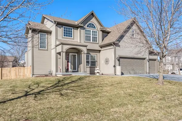 684 E Mockingbird ST, Gardner, KS 66030