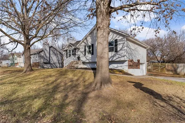 201 NW Garden ST, Grain Valley, MO 64029