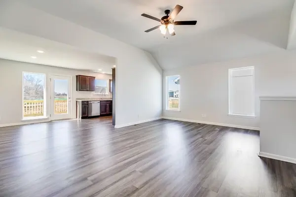 812 Shane LN, Belton, MO 64012