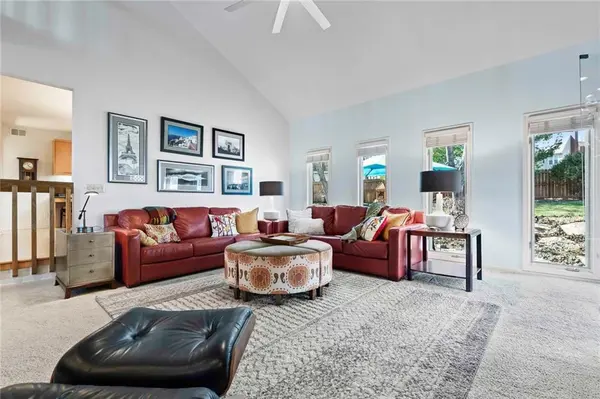 10745 W 109th ST, Overland Park, KS 66210