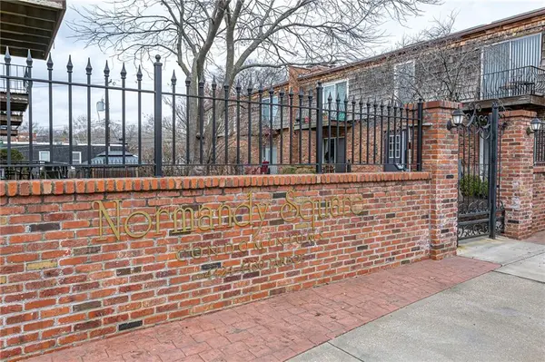 4426 Jarboe ST #4, Kansas City, MO 64111