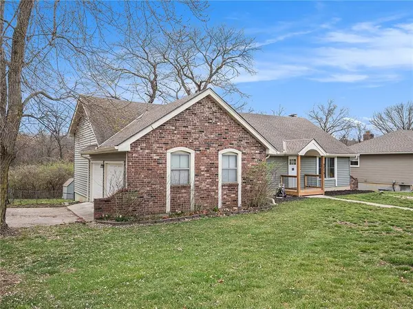 3313 Southern Hills DR, Kansas City, MO 64137