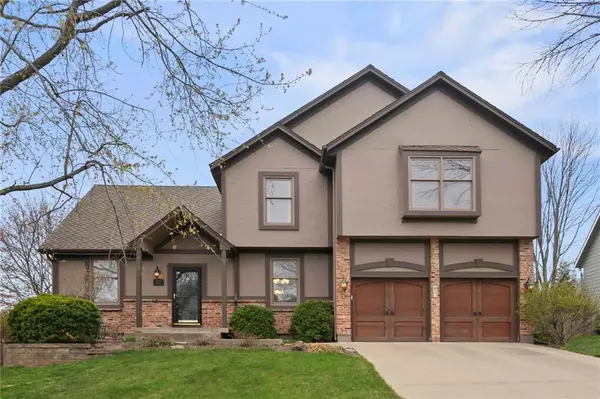 11520 Gillette ST, Overland Park, KS 66210
