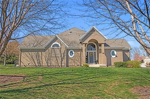 2700 W 137th PL, Leawood, KS 66224