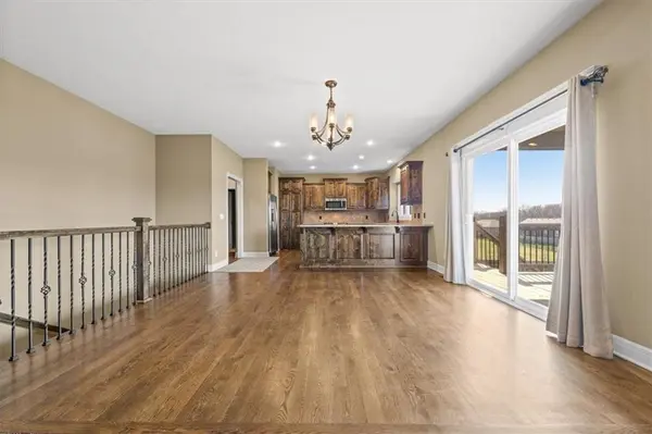 704 Englewood DR, Kearney, MO 64060