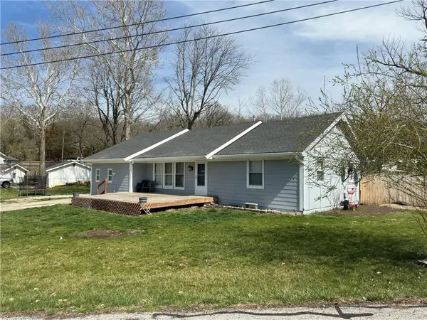 2409 Cherry DR, Oak Grove, MO 64075