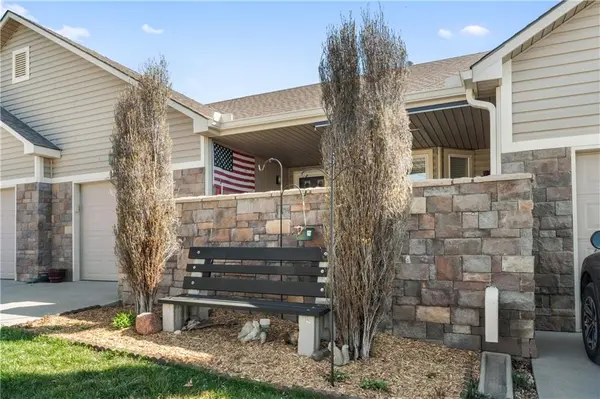 15610 Landauer CIR, Basehor, KS 66007