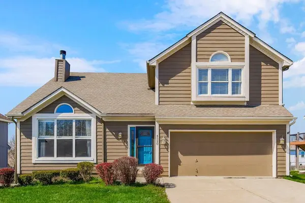 4520 NE Kingston DR, Lee's Summit, MO 64064