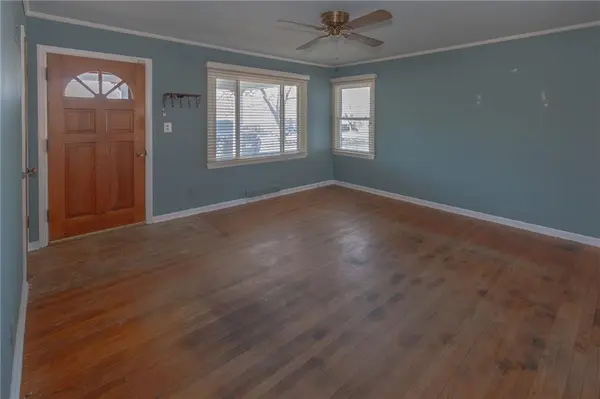 11131 N Oak Trafficway, Kansas City, MO 64155