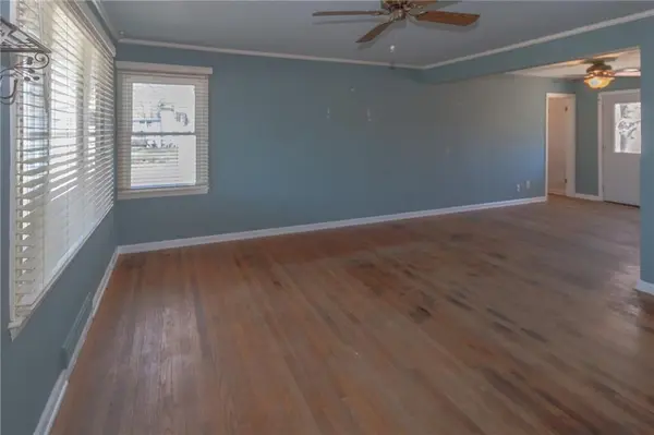 11131 N Oak Trafficway, Kansas City, MO 64155