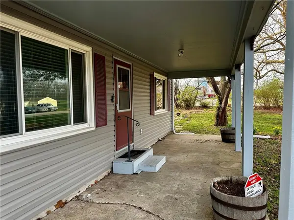 11131 N Oak Trafficway, Kansas City, MO 64155