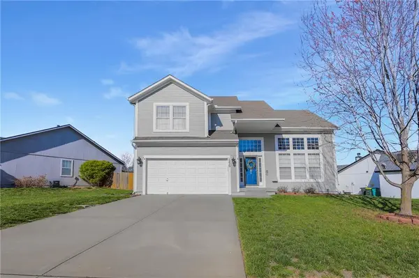1230 Starbrooke DR, Louisburg, KS 66053