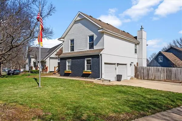 8369 Alden ST, Lenexa, KS 66215