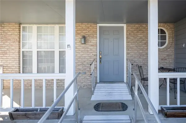 424 Oak Wood LN, Grain Valley, MO 64029