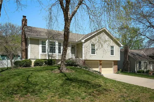 15200 W 122nd ST, Olathe, KS 66062