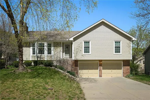 15200 W 122nd ST, Olathe, KS 66062