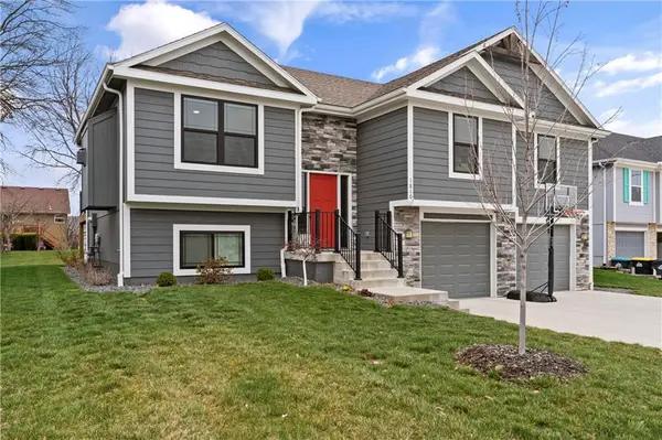 1810 NW Nicholas DR, Grain Valley, MO 64029