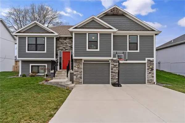 1810 NW Nicholas DR, Grain Valley, MO 64029