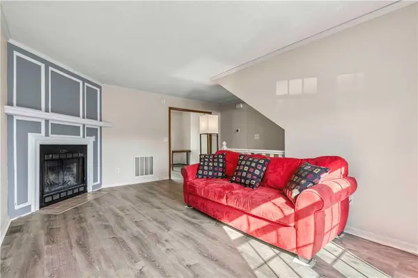 7148 N Kingston CT, Gladstone, MO 64119